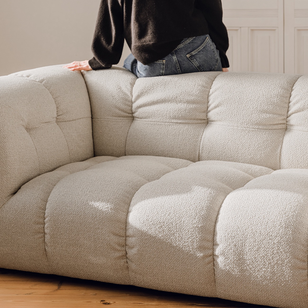 Bolbi Sofa - beige - cooles Bouclé 2-Sitzer-Sofa - noo.ma