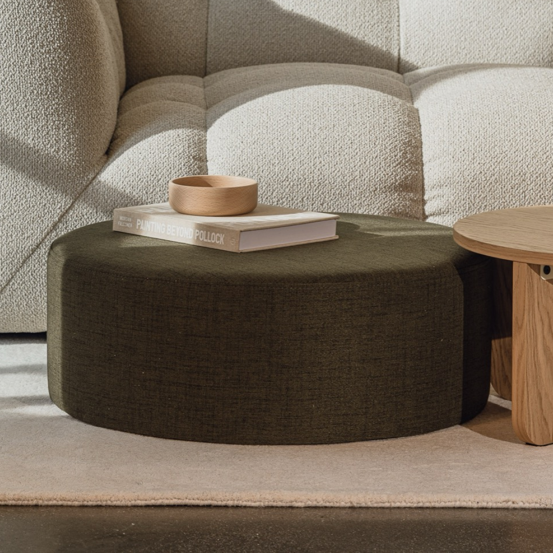 Pouf - Grün - Moderner Polsterhocker fürs Wohnzimmer - Einzigartiger breiter Sitzpouf aus Wolle - Elegantes Design - 70x70x25 - noo.ma