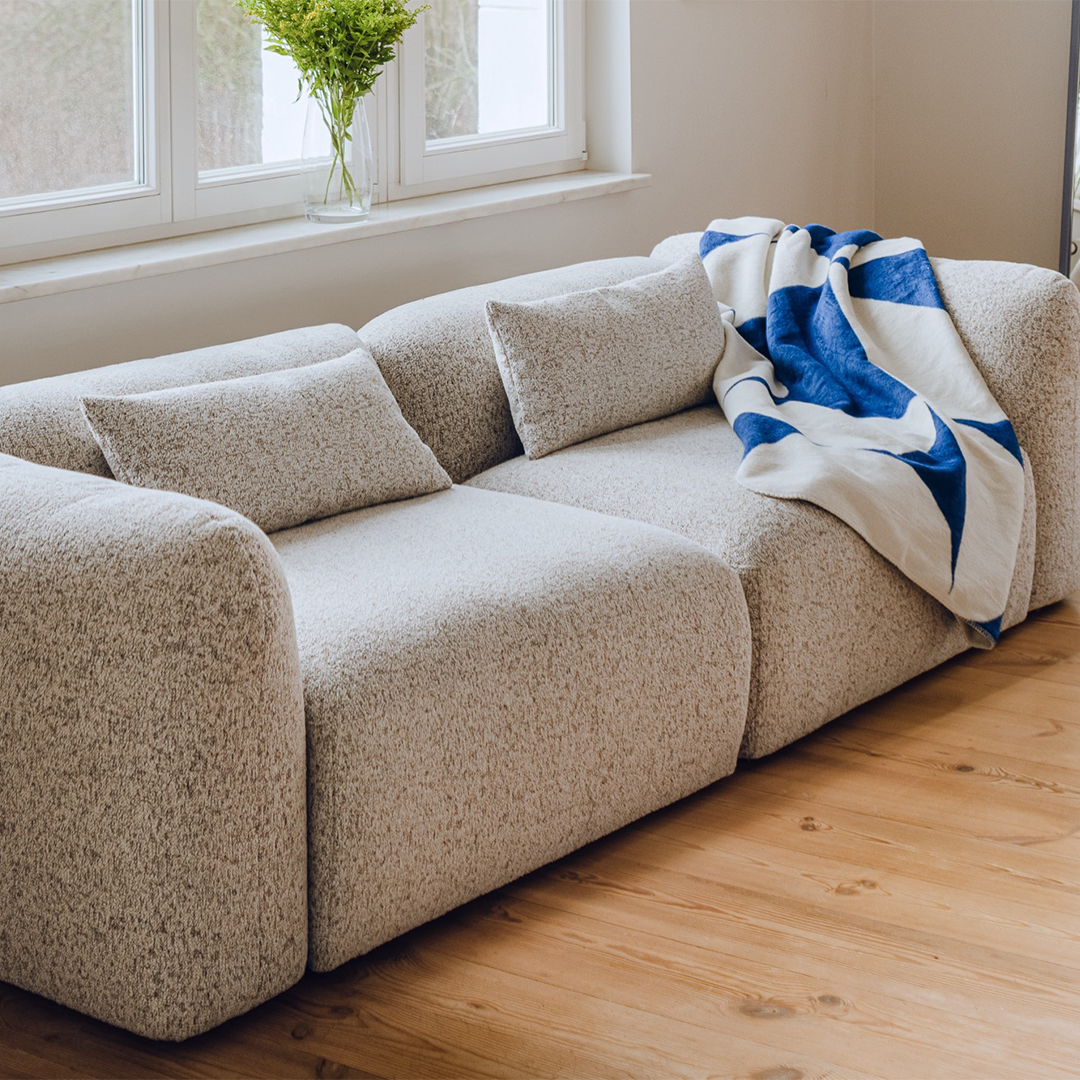 Yaro Sofa 3-Sitzer - grau - niedriges Wohnzimmersofa - noo.ma